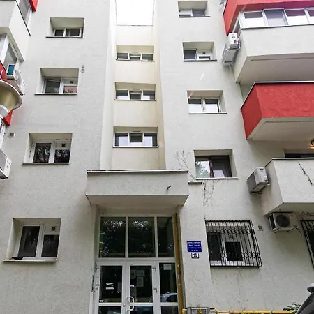 One Bedroom Near Floreasca Park شقة *